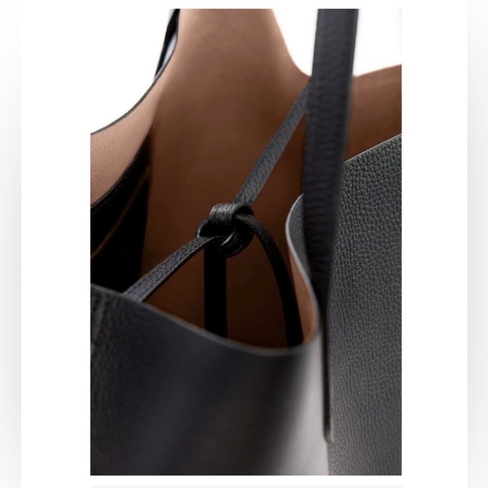 Cuyana Structured Tote (Classic) with additional Tote Organizer - Picture 4 of 10